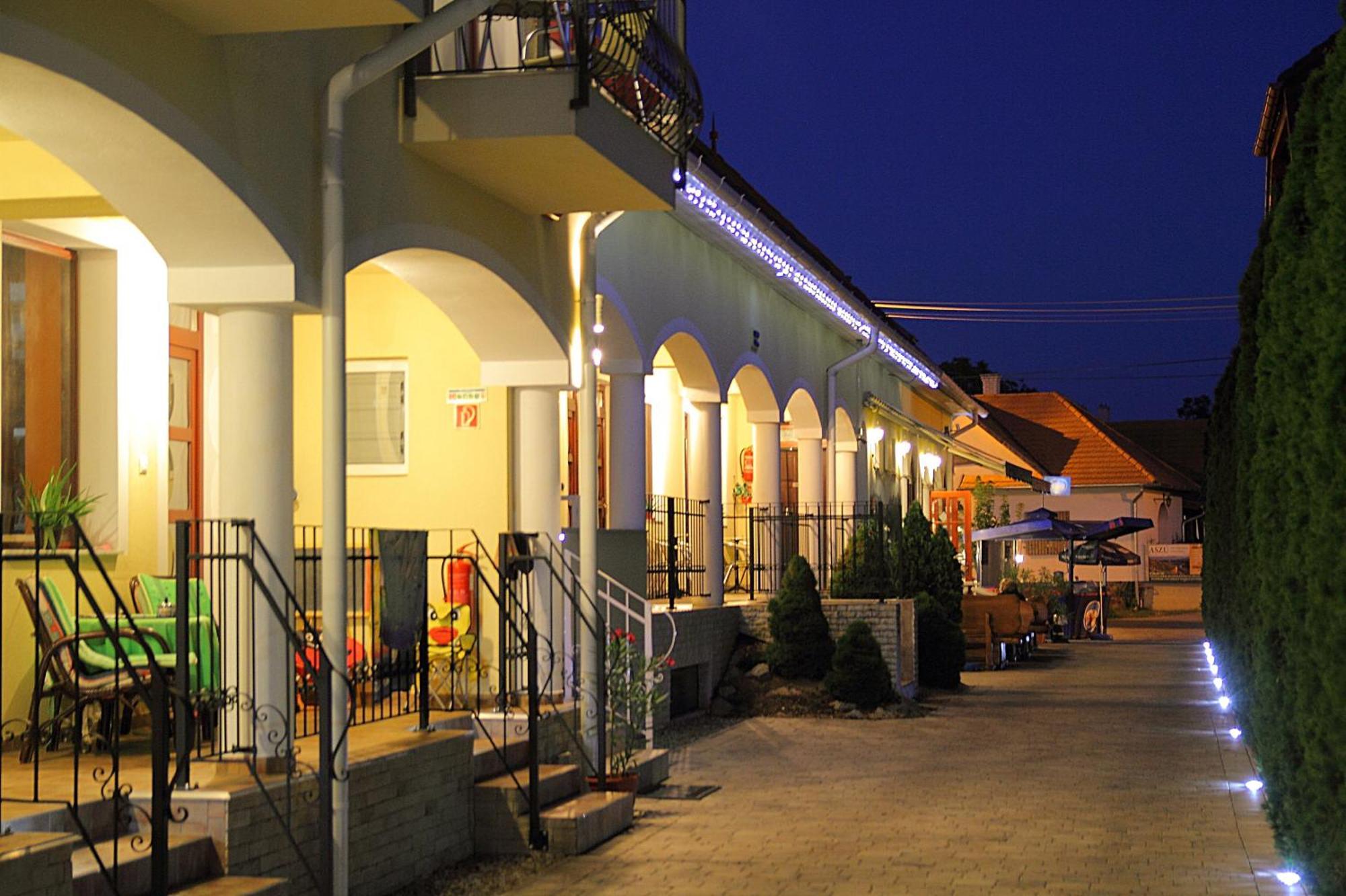 Bajor Panzio Buek-Buekfuerdo, Adults Friendly 12 Plus 외부 사진